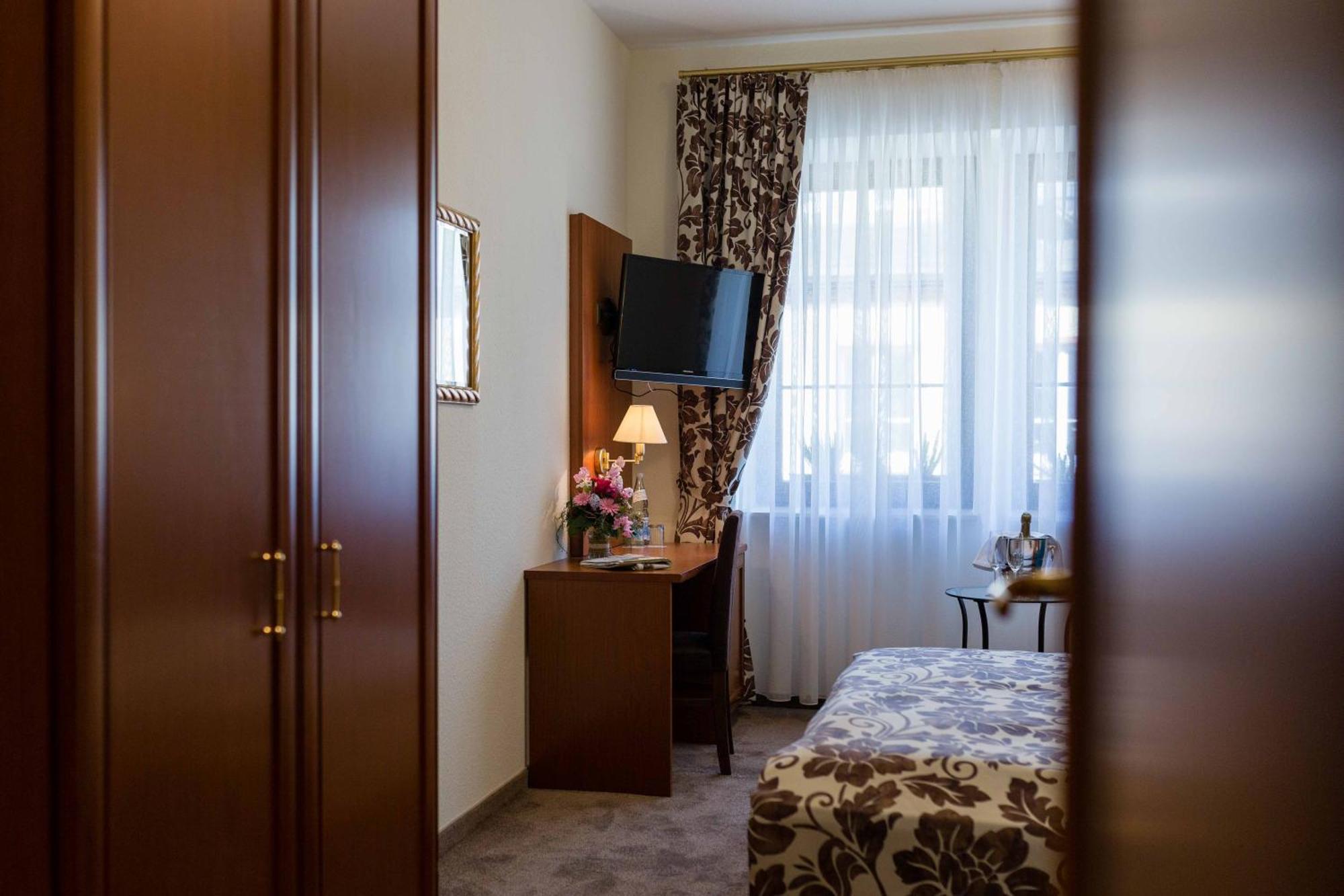 Altdeutsche Weinstube Hotel Ruedesheim am Rhein Luaran gambar
