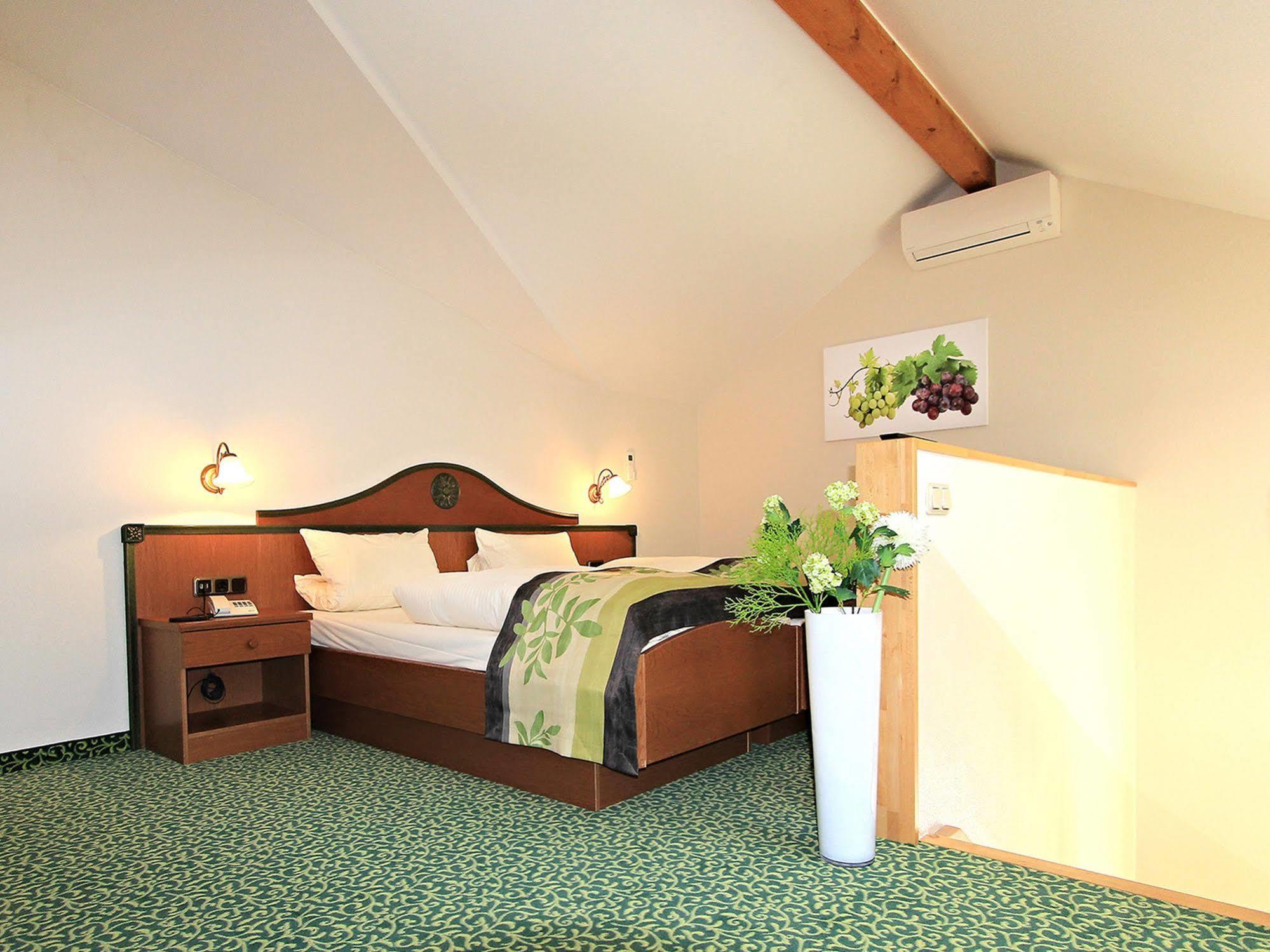 Altdeutsche Weinstube Hotel Ruedesheim am Rhein Luaran gambar